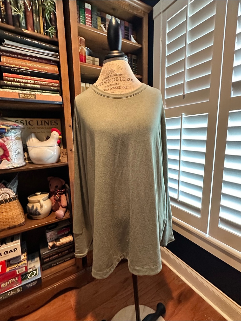 Classic Lightweight Women's Sweatshirt - Sage Green